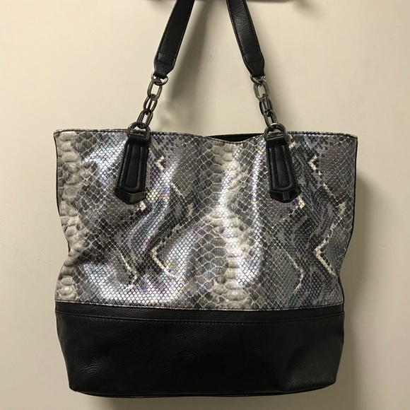 Sharp Iridescent Alligator Print Tote Bag! - Picture 6 of 16